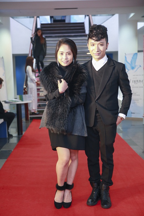 Vợ chồng Kiều Anh tới chúc mừng Hoàng Rob ra mắt dự án 'Tự nguyện' 3